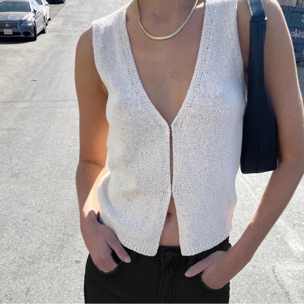 NWT OAK + FORT Cream Fitted Buttoned Crop Tank Top